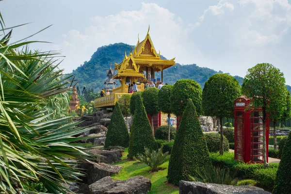 Nong Nooch Tropik Botanik Bahçesi, Pattaya, Tayland Bulutlu bir günde.