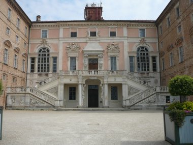 Govone Govone kalede