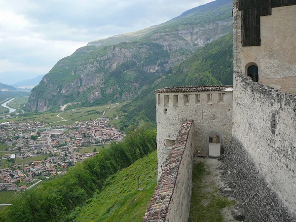 Castel Beseno en Besenello — Foto de Stock
