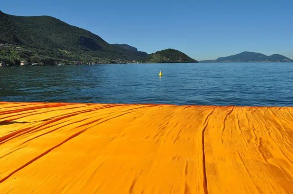 Les Piers flottants dans le lac d'Iseo — Photo