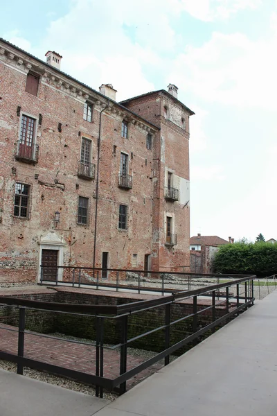 Castelo de Lagnasco em Lagnasco — Fotografia de Stock