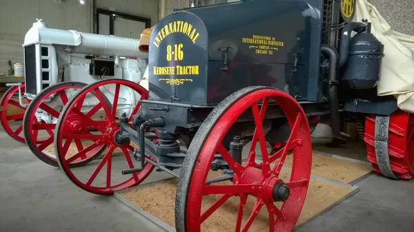 Tracteurs anciens pour l'agriculture à Rome — Photo