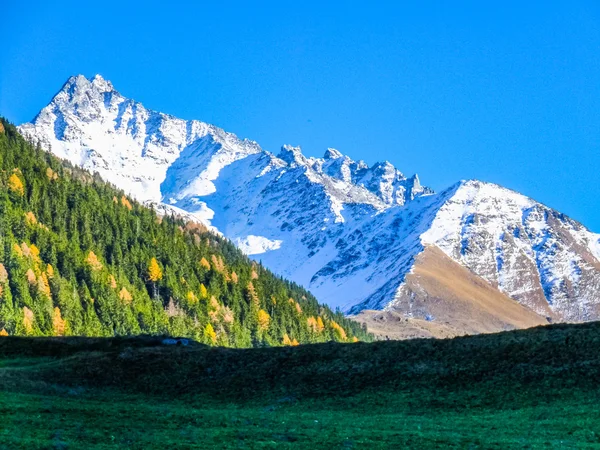 Hdr グランサンベルナール峠山 — ストック写真