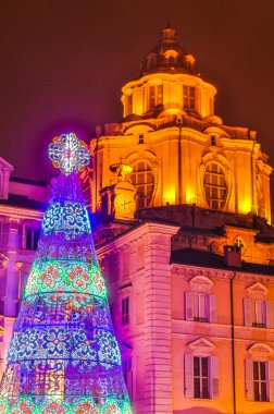 Torino'da HDR Noel ağacı