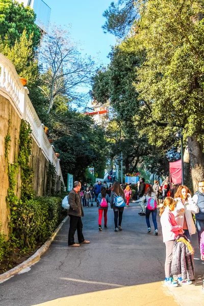 HDR Tourists visiting Barcelona — Stock Photo, Image