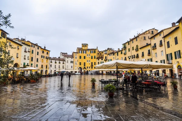 HDR-Piazza Anfiteatro in Lucca — Stockfoto