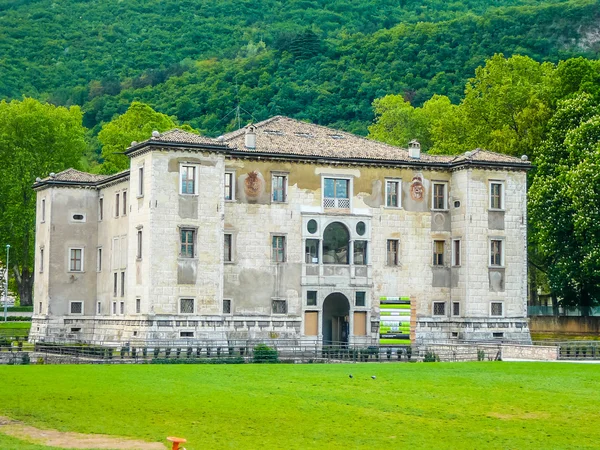 Hdr palazzo delle albere im Trento — Stockfoto