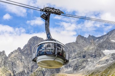Aosta Vadisi HDR Skyway Mont boş teleferik