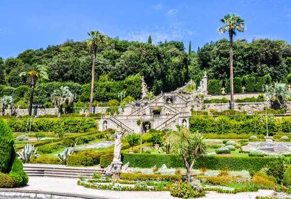 HDR Villa Garzoni trädgård i Pescia — Stockfoto