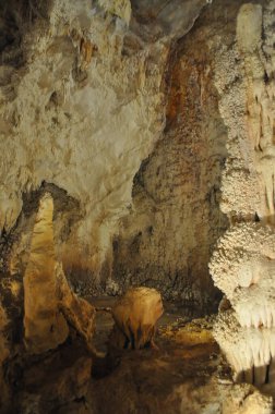 İtalya, Toirano 'daki Grotte di Toirano mağaralarının karst mağara sistemi