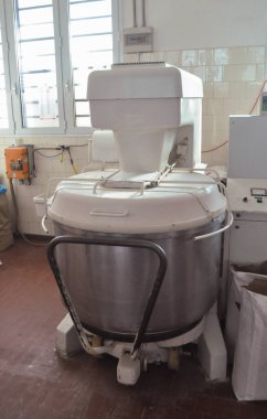 Bir fırında spiral yoğurucu karıştırma makinesi