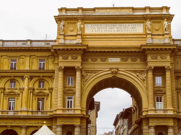 Mirada retro Piazza della Repubblica en Florencia —  Fotos de Stock