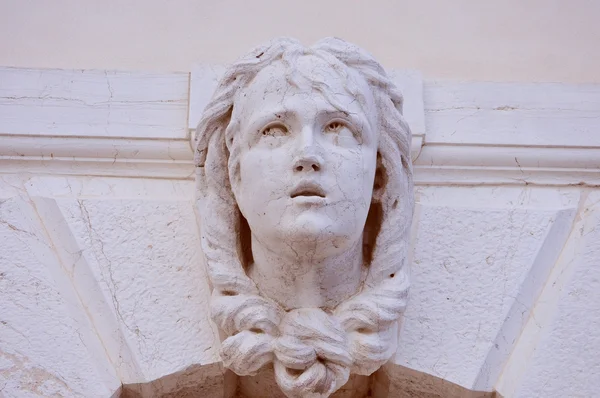 Античная маска в Венеции, Италия — стоковое фото