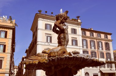 Triton çeşme, Roma