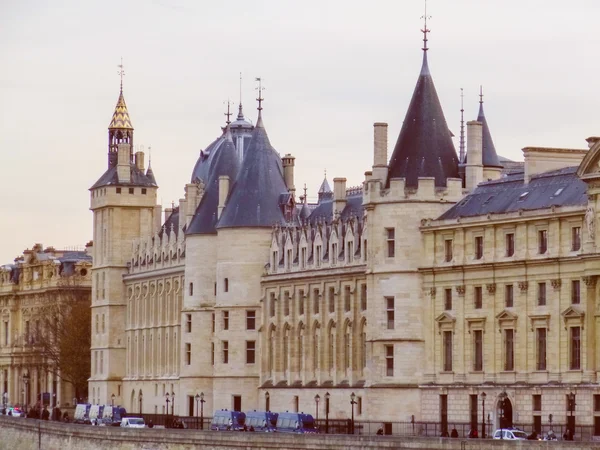 Retro-Look la Conciergerie Paris — Stockfoto