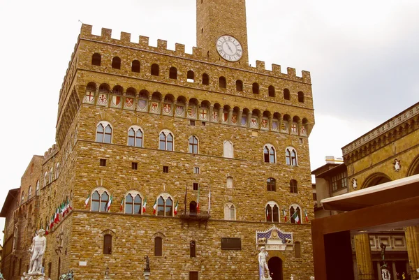 Wyglądowi retro palazzo vecchio we Florencji — Zdjęcie stockowe