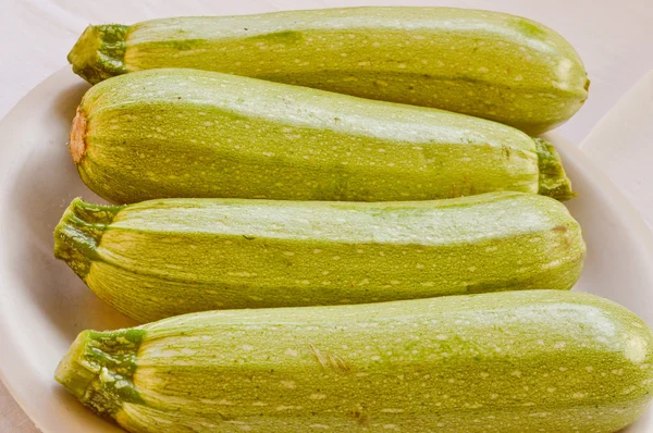 Zucchini mit Zucchini — Stockfoto