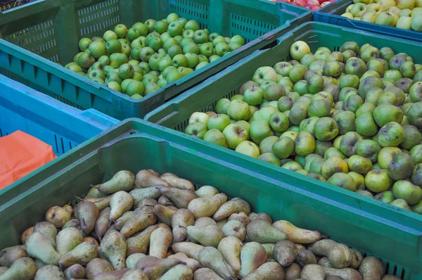 Päron och äpple — Stockfoto