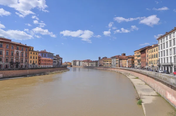 Orilla del río Arno en Pisa — Foto de Stock