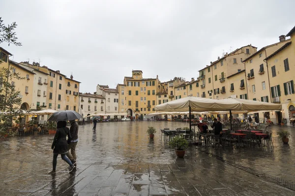 Piazza Anfiteatro in Lucca — Stockfoto