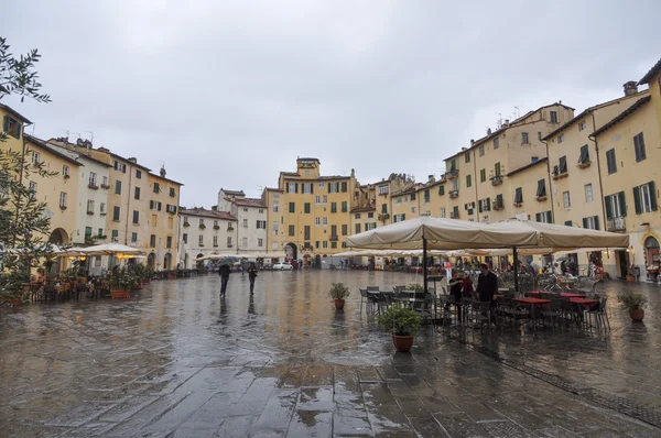 Piazza Anfiteatro in Lucca — Stockfoto