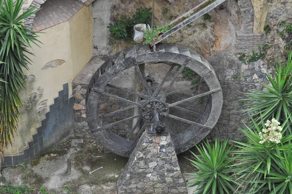 Vecchia ruota del mulino — Foto Stock