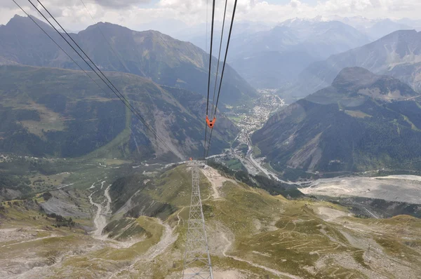 Пустий ropeway Skyway Мон регіоні Валле-д'Аоста — стокове фото