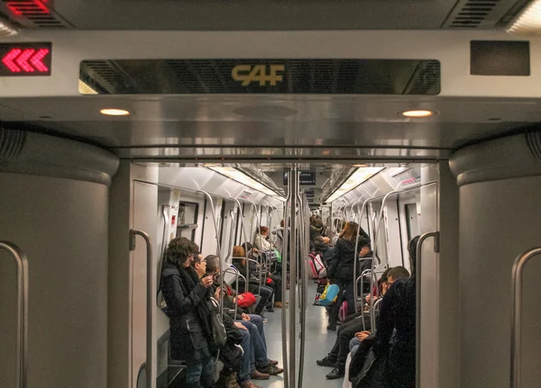 Lidé v autobuse v Barceloně — Stock fotografie