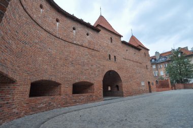 eski şehir surlarının Varşova