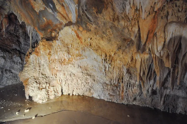 Місті Toirano печери — стокове фото