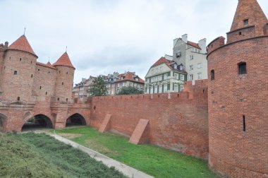 eski şehir surlarının Varşova