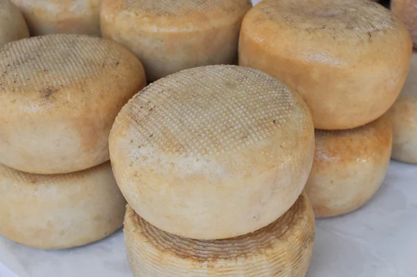 Traditional handmade cheese — Stock Photo, Image