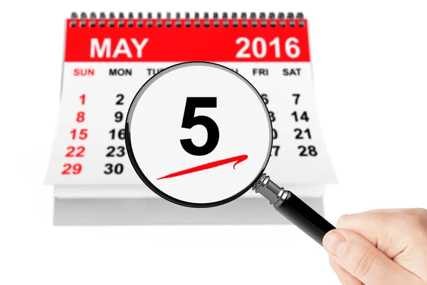 5. Mai 2016 Kalender mit Lupe — Stockfoto