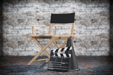 Yönetmen koltuğu, film Clapper ve megafon. 3D render