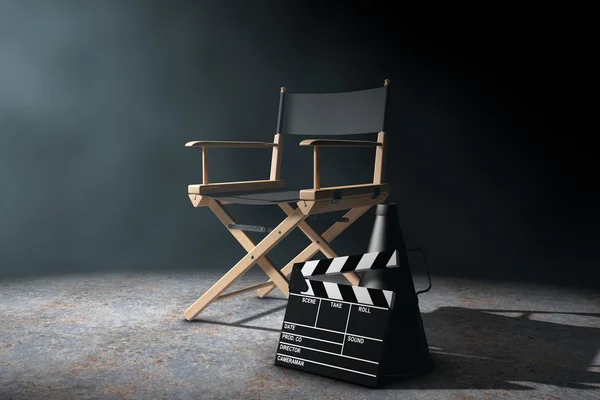 Regista Chair, Movie Clapper e Megaphone in the volumetric li — Foto Stock