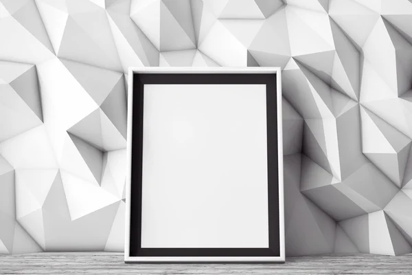 Leere Bilderrahmen vor niedriger polygon dekorativer Wand. 3d — Stockfoto