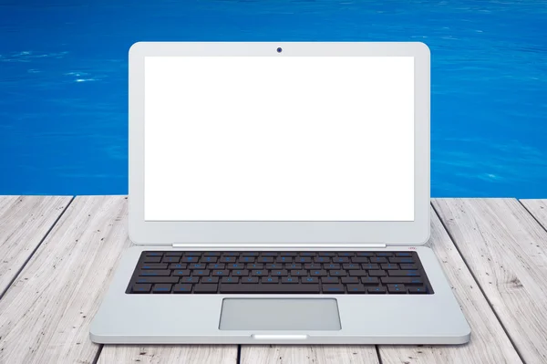 Modern Laptop framför havet. 3D-rendering — Stockfoto