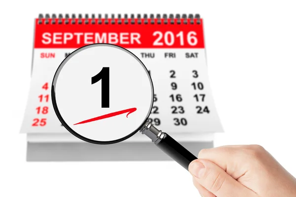 1. září den koncept. 1. září 2016 kalendář s magnifie — Stock fotografie