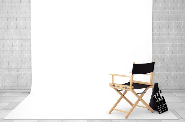 Direktör stol, film kläpp och Megaphone i Cinema Studio — Stockfoto