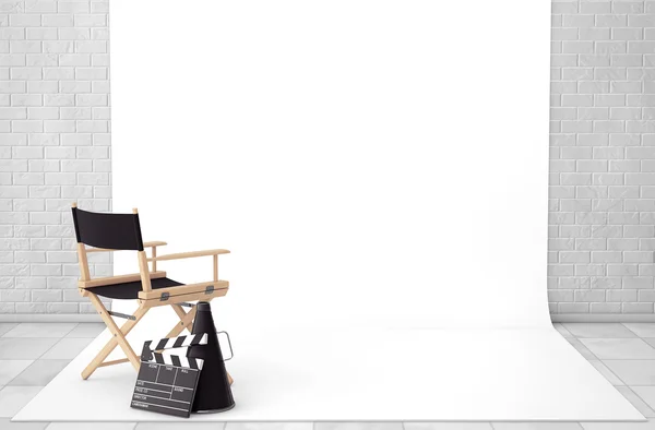 Diretor Cadeira, Filme Clapper e Megafone no Cinema Studio — Fotografia de Stock