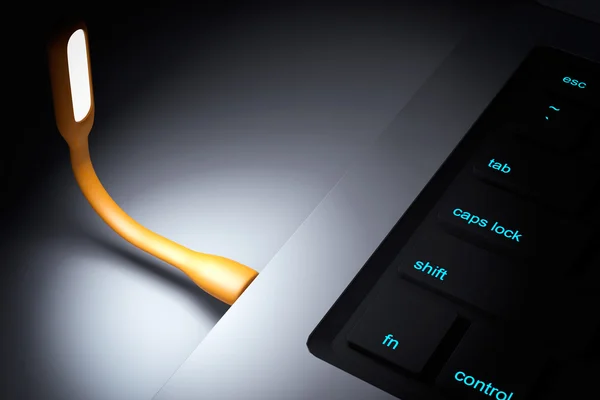 Orange LED-USB-Lampe. 3D-Darstellung — Stockfoto