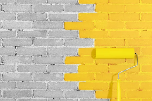 Brick Wall Paint Roller Yellow Illuminating Ultimate Gray Main Trendy — стокове фото