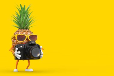 Komik Çizgi Film Moda Hipster, Ananas Kesimi Karakter Maskotu ve sarı arka planda Modern Dijital Fotoğraf Kamerası. 3d Hazırlama