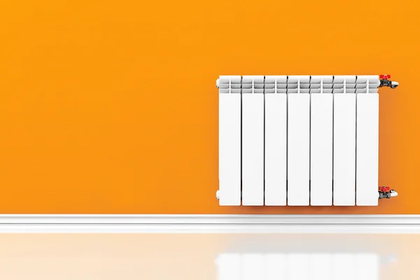 Μοντέρνα θέρμανση καλοριφέρ με πορτοκαλή τοίχο — Φωτογραφία Αρχείου