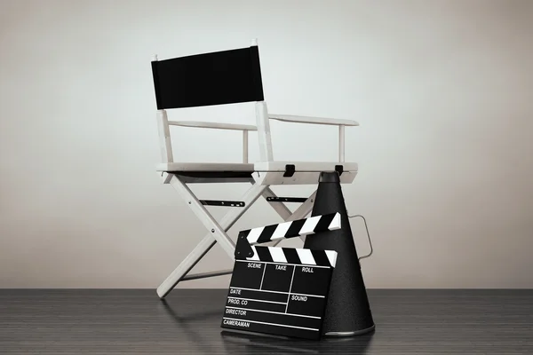 古いスタイルの写真。監督椅子、映画クラッパー、メガホン — ストック写真