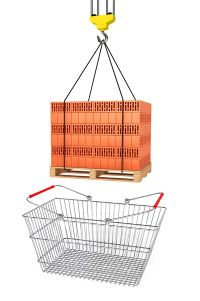 Красные кирпичи на деревянном поддоне с корзиной для покупок в супермаркете — стоковое фото
