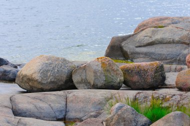 Kayalık sahil ve Baltık Denizi