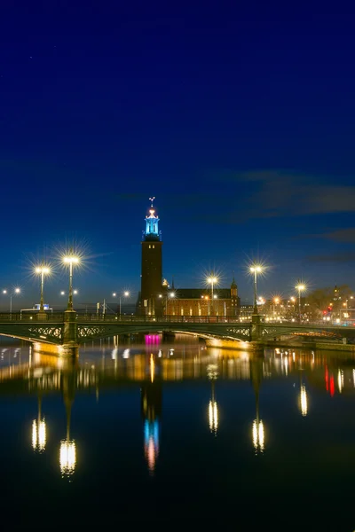 Gece görüş stockholm city Hall, İsveç — Stok fotoğraf