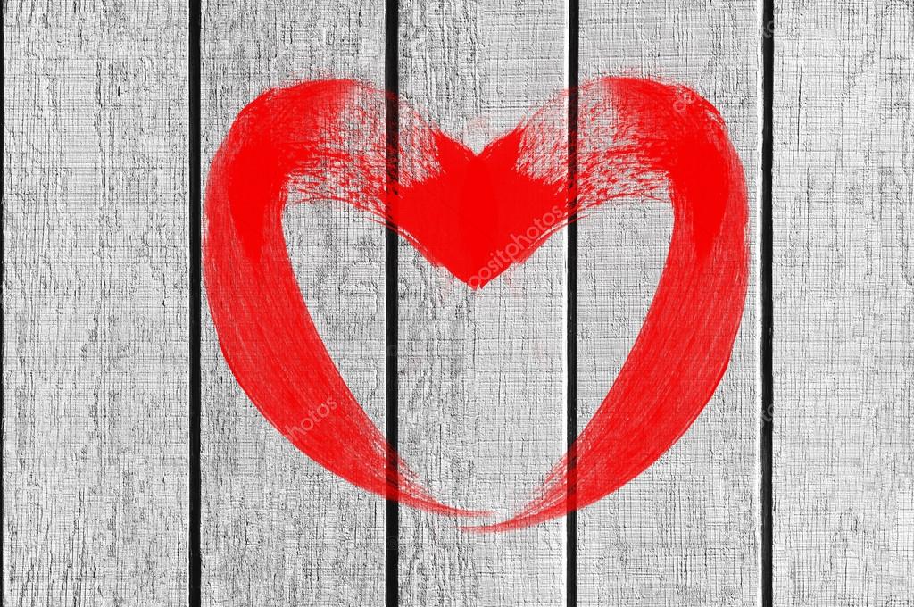  Zeichnung Herz  Liebe Symbol auf wei e Holzwand  Stockfoto 