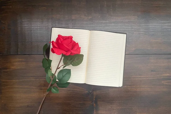 Wood Background Black Journal Roses — Stock Photo, Image
